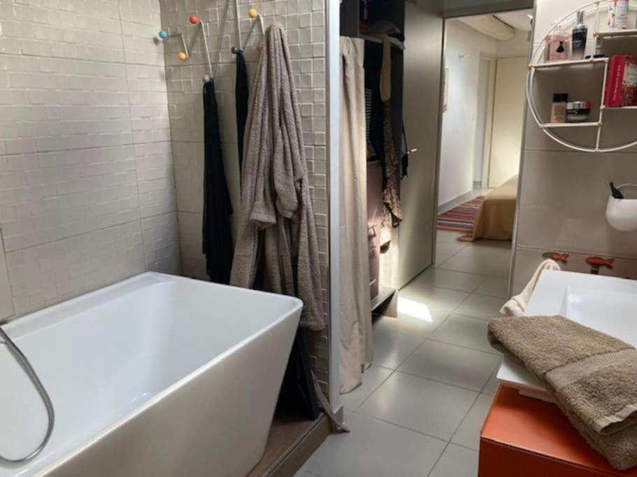 Loft Au Coeur De Nimes Apartment Екстериор снимка