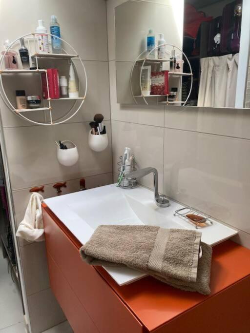 Loft Au Coeur De Nimes Apartment Екстериор снимка